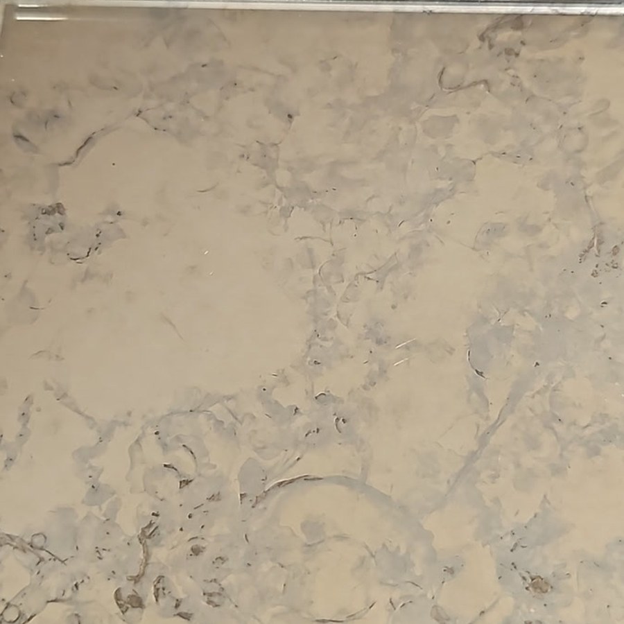 Design 2A: light, cool gray veining over a clear reflection