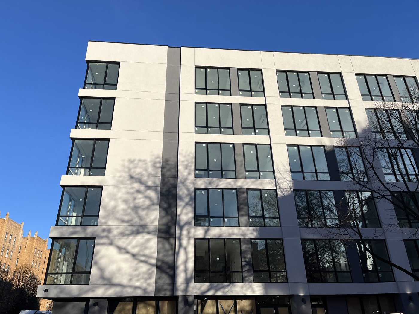 408 Lefferts Avenue, Prospect Lefferts Gardens: six-storey residential building with Alutech W72 aluminum windows filling every bay, seen from the corner of New York Avenue